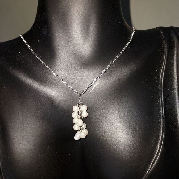 PEARL NECKLACE AND EARRING SET - Picture 9 of 13